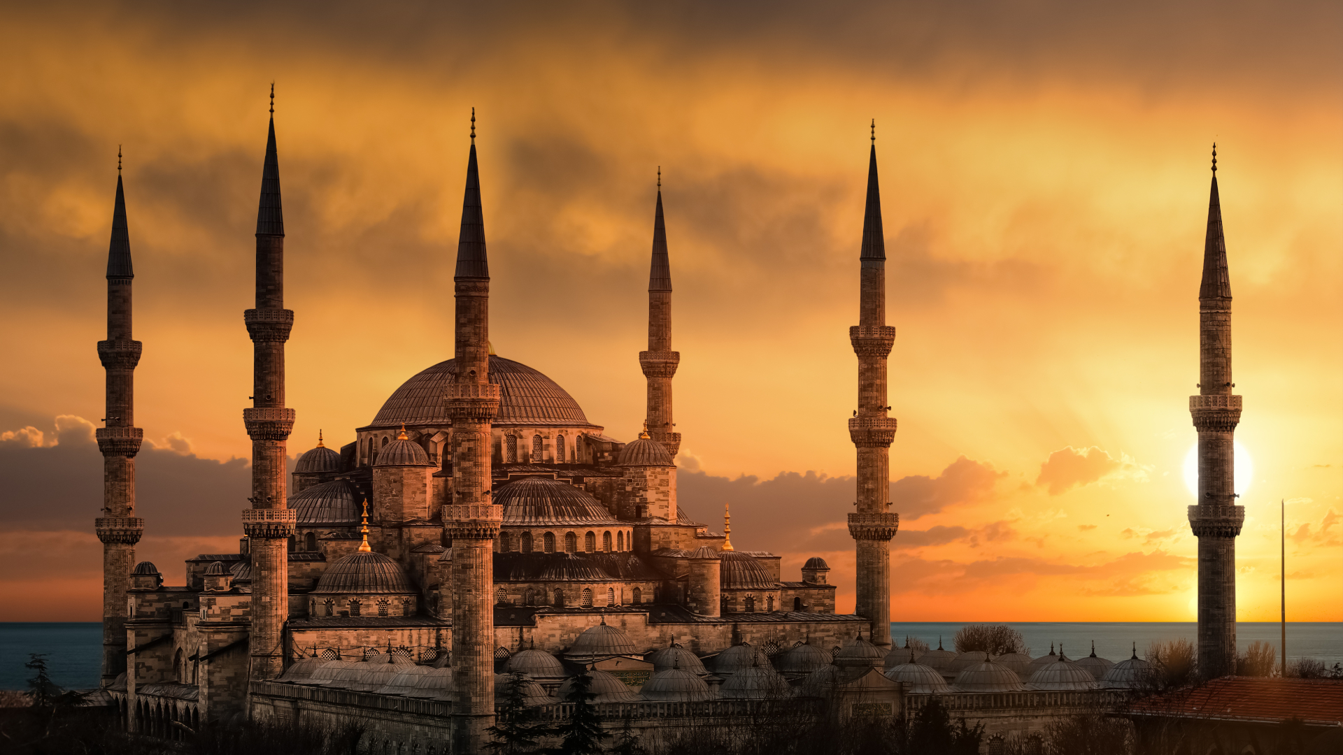 İSLAMBUL GENÇLİK MERKEZİ